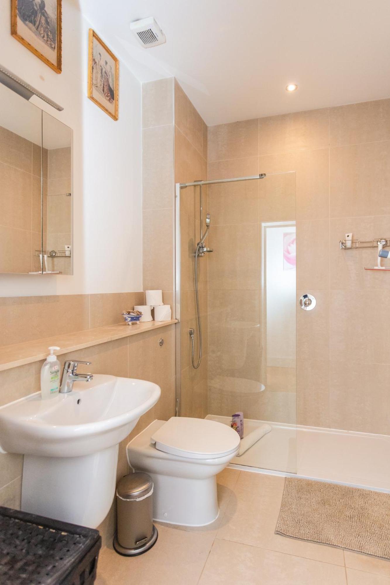 Homely 1 Bedroom Apartment In The Heart Of Vibrant Camden 런던 외부 사진